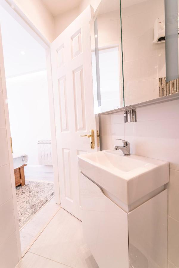 Luxurious Seaside Apartment Galway Bagian luar foto